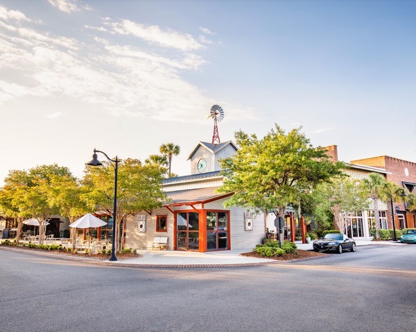 Freshfields Market at Kiawah Island, a popular attraction for shopping and dining under a clear blue sky.